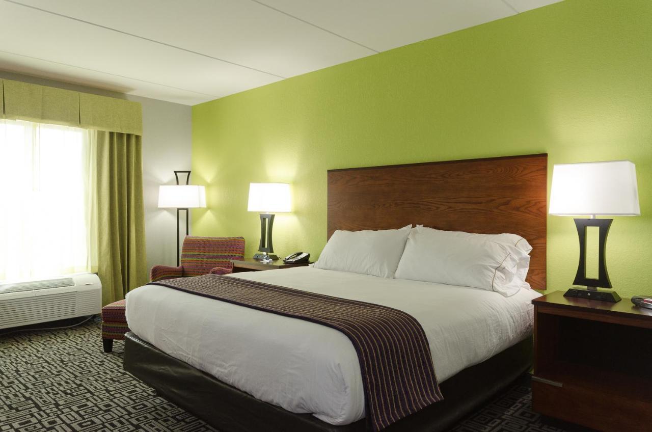 Holiday Inn Express Hickory - Hickory Mart By Ihg Экстерьер фото