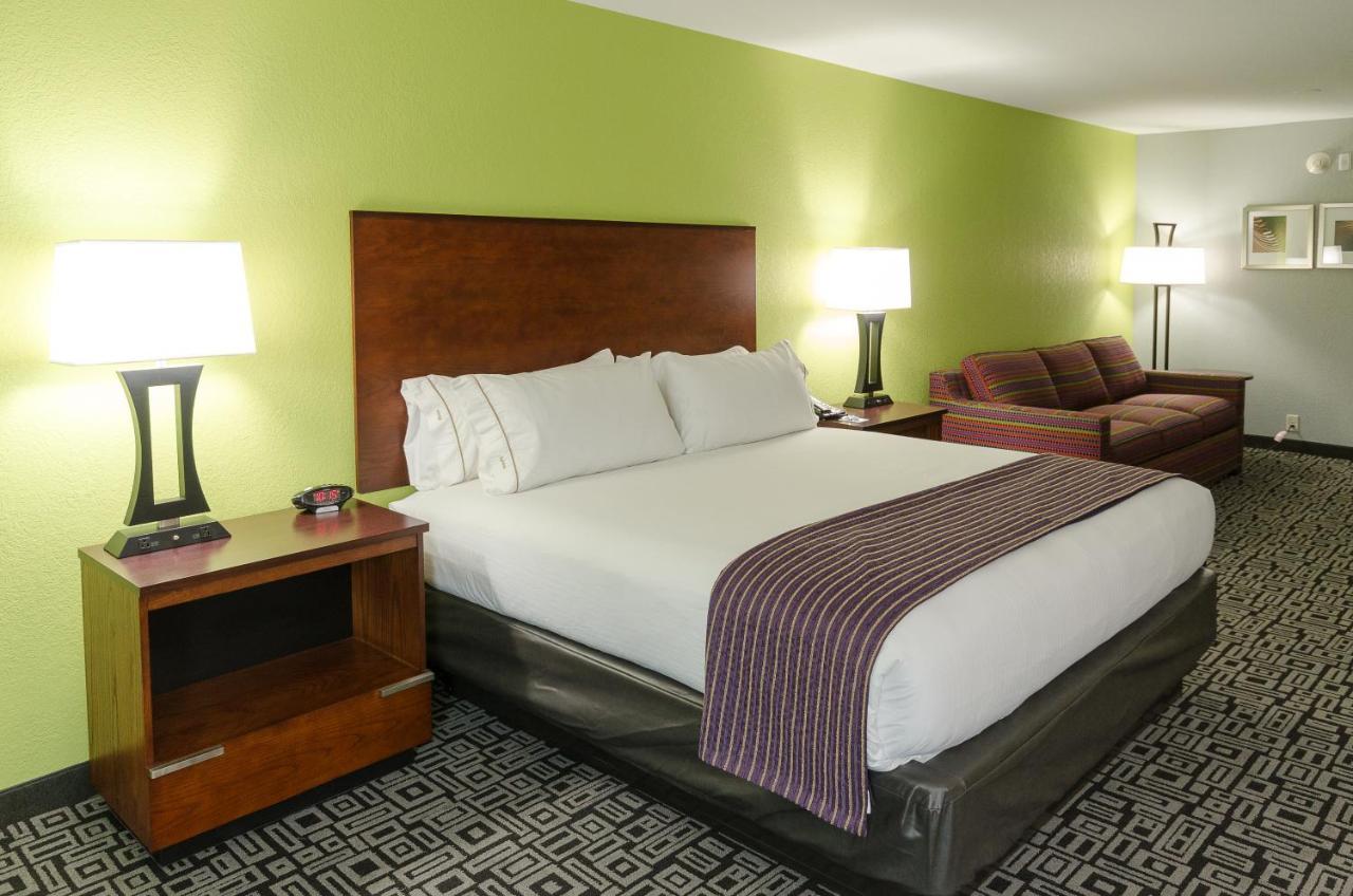 Holiday Inn Express Hickory - Hickory Mart By Ihg Экстерьер фото