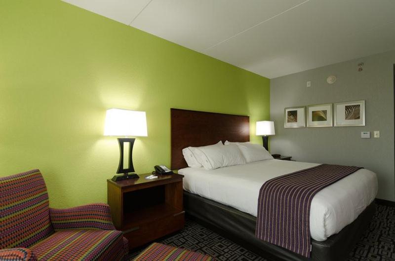 Holiday Inn Express Hickory - Hickory Mart By Ihg Экстерьер фото