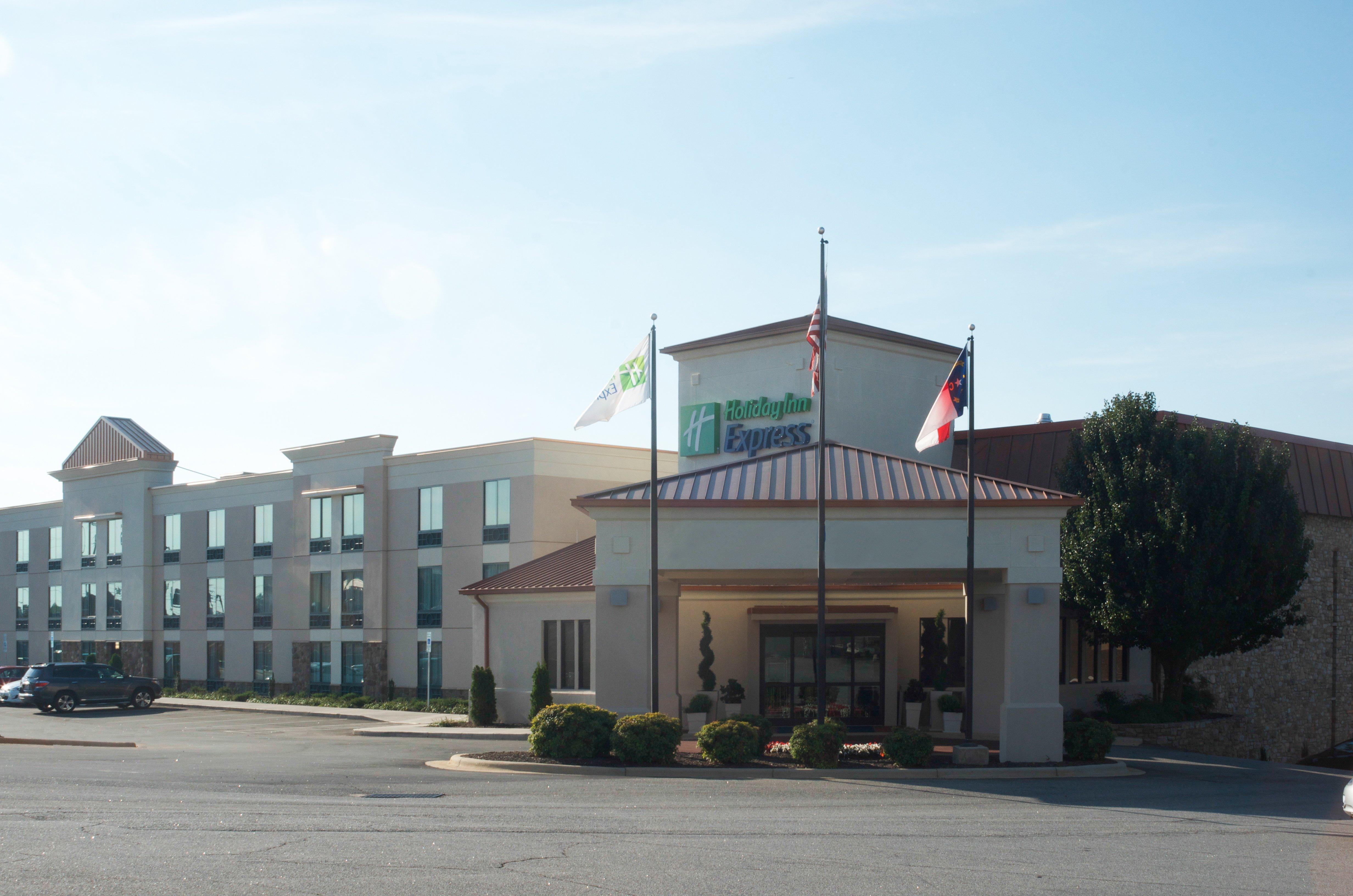 Holiday Inn Express Hickory - Hickory Mart By Ihg Экстерьер фото