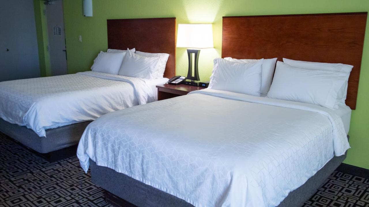 Holiday Inn Express Hickory - Hickory Mart By Ihg Экстерьер фото