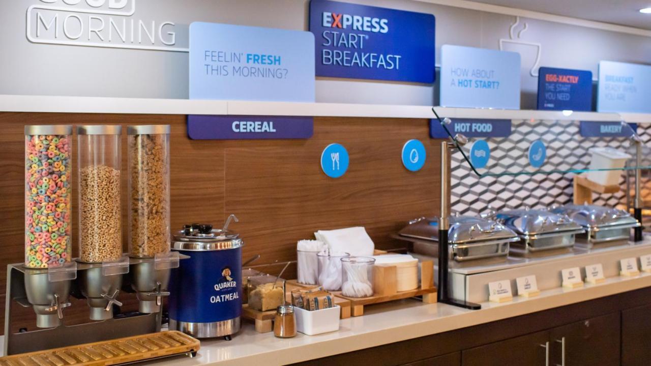 Holiday Inn Express Hickory - Hickory Mart By Ihg Экстерьер фото