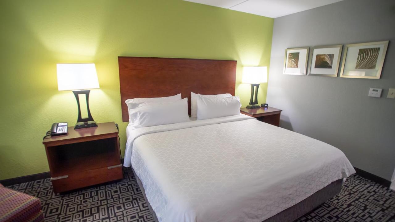 Holiday Inn Express Hickory - Hickory Mart By Ihg Экстерьер фото