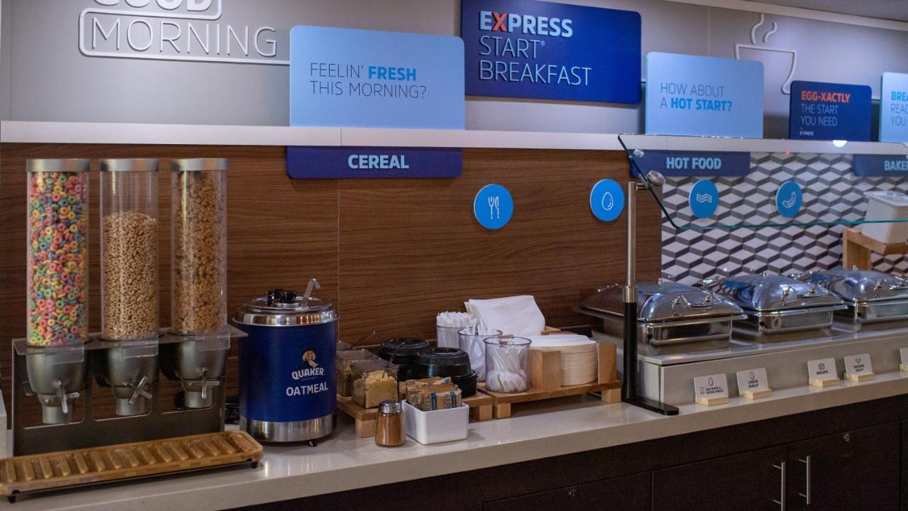Holiday Inn Express Hickory - Hickory Mart By Ihg Экстерьер фото